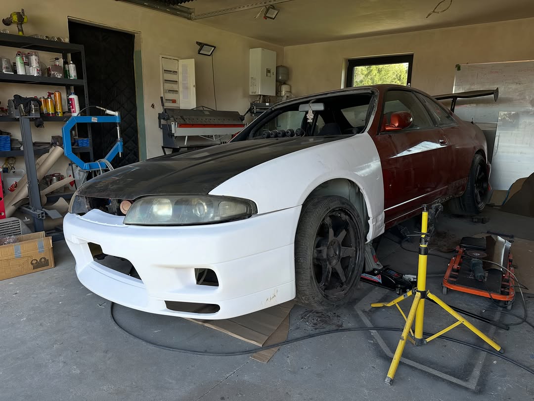 Odbudowa Nissana Skyline R33 GT-R