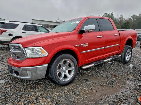 Czerwony RAM 1500 Laramie wygrany na aukcji