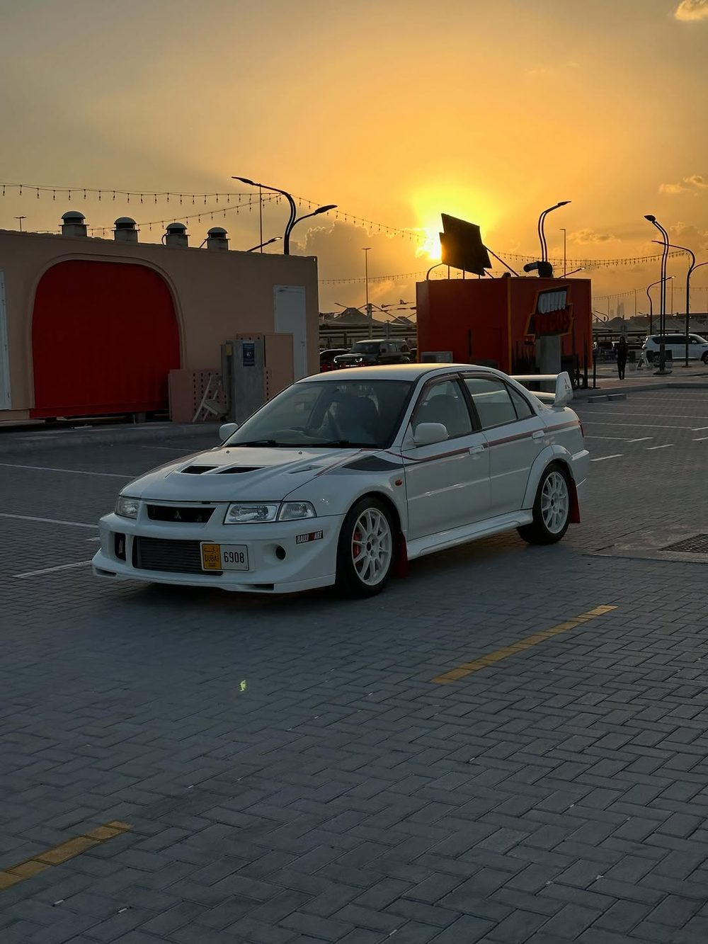 Mitsubishi Lancer Evo VI Tommi Makinen Edition na zlocie w Dubaju